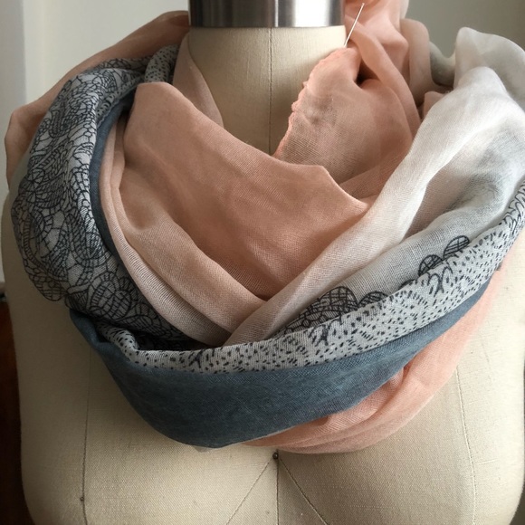 Patterned Infinity Scarf - Picture 4 of 4